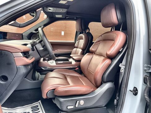 Used 2025 Lincoln Navigator L Reserve AWD/4WD image 13