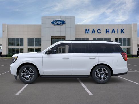 New 2026 Ford Expedition Active RWD image 3