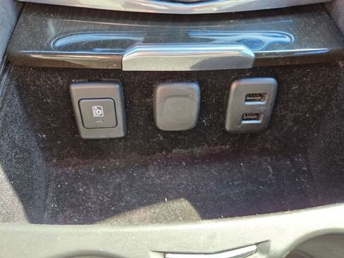 Used 2017 Cadillac Escalade ESV Platinum AWD/4WD image 35