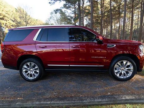 Used 2021 GMC Yukon Denali w/ Denali Premium Package image 2