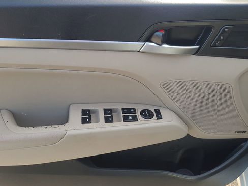 Used 2020 Hyundai Elantra Limited w/ Ultimate Package 03 image 12