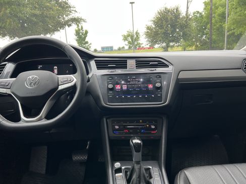 Used 2022 Volkswagen Tiguan SE FWD image 25