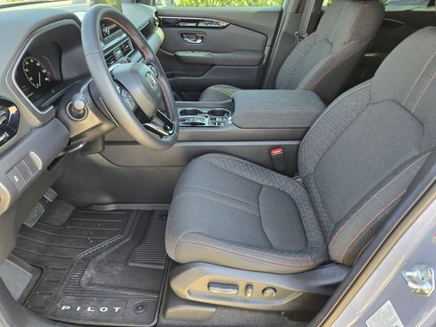 Certified 2025 Honda Pilot Sport image 14