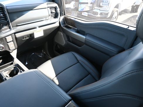 New 2026 Ford F250 Lariat w/ Black Appearance Package image 33