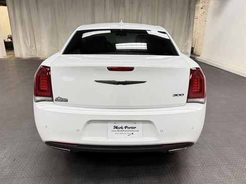 Used 2021 Chrysler 300 Touring L image 4
