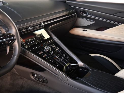 Used 2025 Aston Martin DB12 Coupe RWD image 14