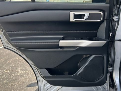 Used 2021 Ford Explorer XLT w/ Equipment Group 202A image 19