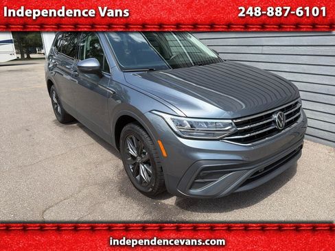 Used 2024 Volkswagen Tiguan SE AWD/4WD image 1