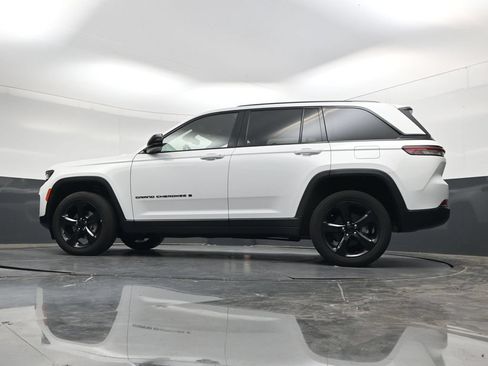 Used 2023 Jeep Grand Cherokee Altitude AWD/4WD image 39