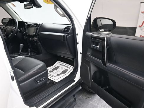Used 2020 Toyota 4Runner Venture w/ Moonroof Package AWD/4WD image 11