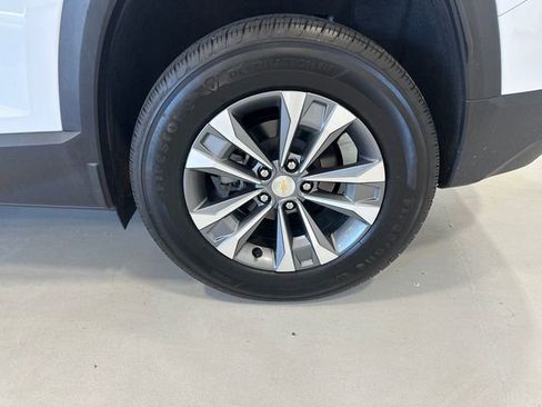 Used 2025 Chevrolet Equinox LT w/ Convenience Package II FWD image 18