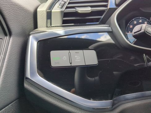 Certified 2025 Audi Q3 2.0T Premium w/ Convenience Package image 29