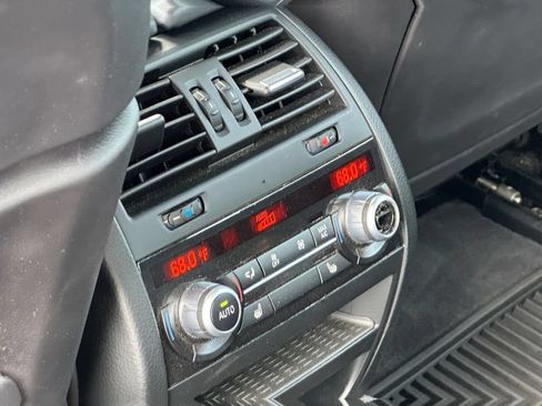 Used 2015 BMW M5 RWD image 25