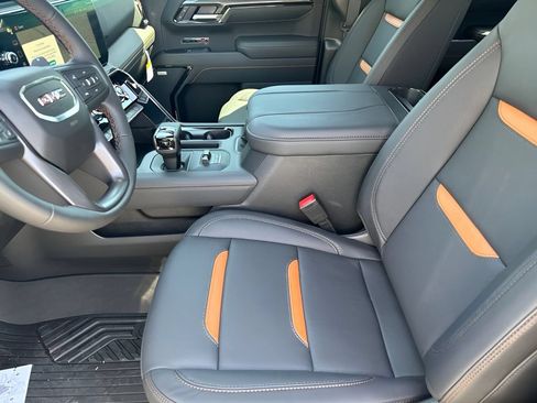 New 2026 GMC Sierra 1500 AT4 w/ AT4 Premium Package AWD/4WD image 9