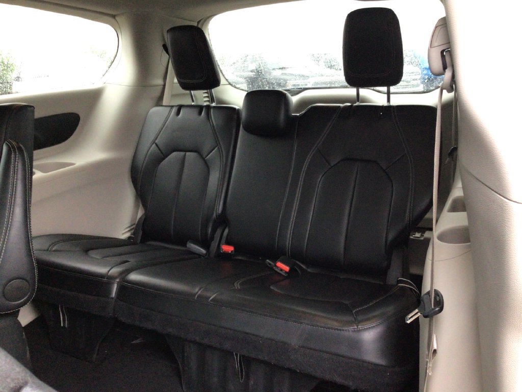 Used 2024 Chrysler Pacifica Limited FWD image 36