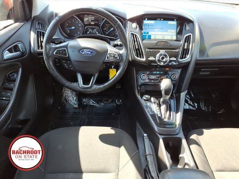 Used 2018 Ford Focus SEL w/ Cold Weather Package FWD image 9