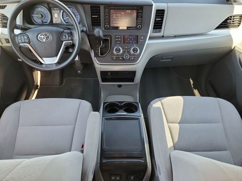 Used 2020 Toyota Sienna LE image 14