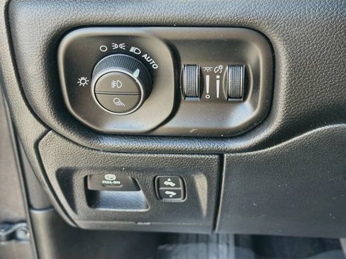 Used 2025 RAM 1500 Big Horn RWD image 32