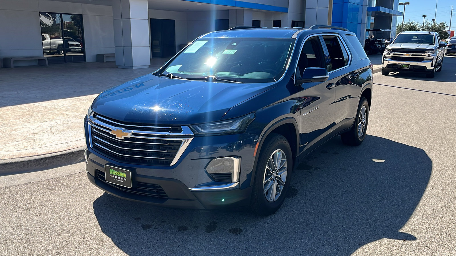 Used 2023 Chevrolet Traverse LT FWD image 3