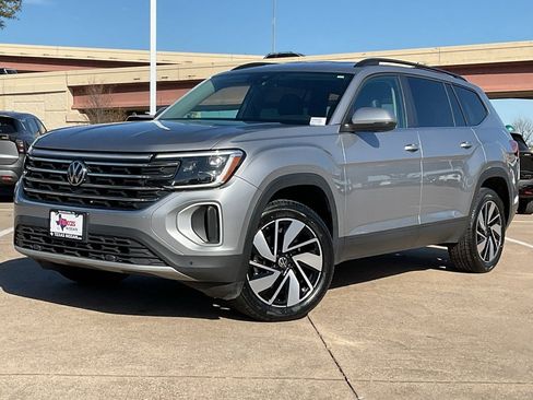 Used 2024 Volkswagen Atlas SE image 2