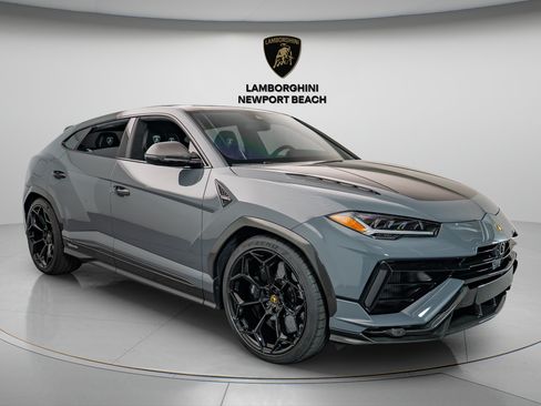Used 2023 Lamborghini Urus Performante AWD/4WD image 1