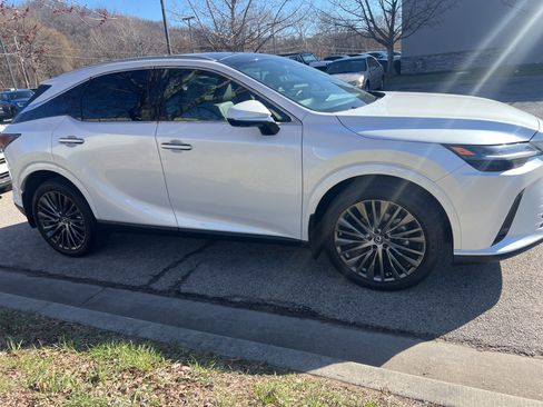 Used 2024 Lexus RX 350 w/ Convenience Package image 4
