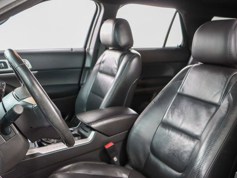 Used 2014 Ford Explorer XLT w/ Equipment Group 202A image 23