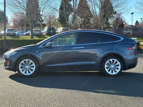 Used 2019 Tesla Model X image 4