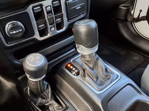 Used 2024 Jeep Wrangler Unlimited Sahara image 11