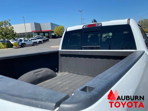 Used 2022 RAM 1500 Laramie AWD/4WD image 12