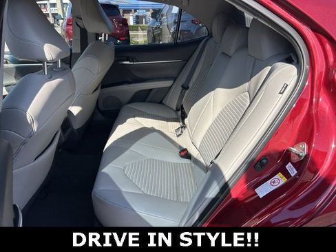 Used 2018 Toyota Camry SE image 15