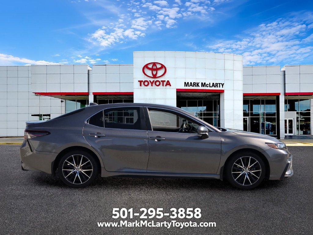 Used 2022 Toyota Camry SE FWD image 6