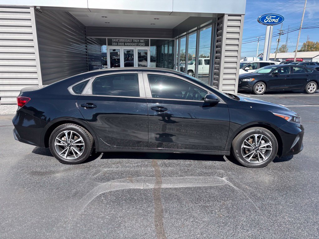 Used 2024 Kia Forte LXS w/ LXS Technology Package FWD image 4