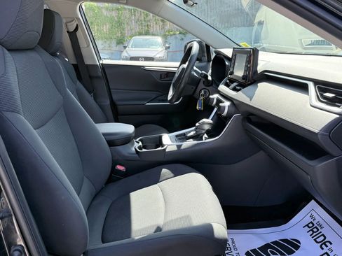 Used 2019 Toyota RAV4 LE w/ All Weather Liner Package AWD/4WD image 25