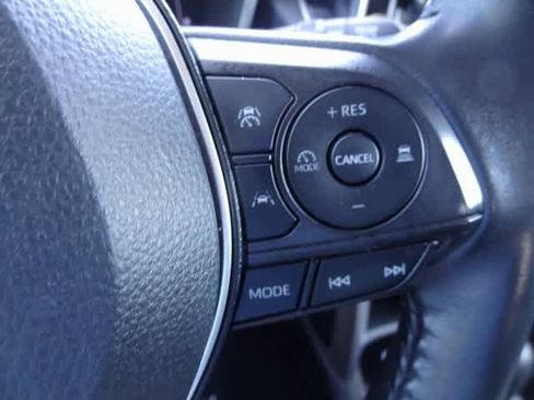 Used 2023 Toyota Corolla Cross XLE image 17