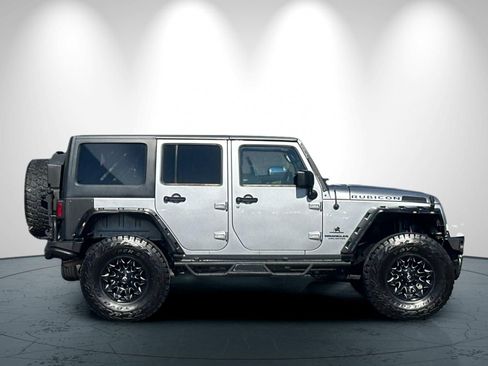 Used 2013 Jeep Wrangler Unlimited Rubicon w/ Connectivity Group AWD/4WD image 3