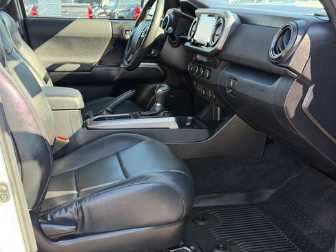 Used 2022 Toyota Tacoma TRD Sport w/ TRD Premium Sport Package AWD/4WD image 20