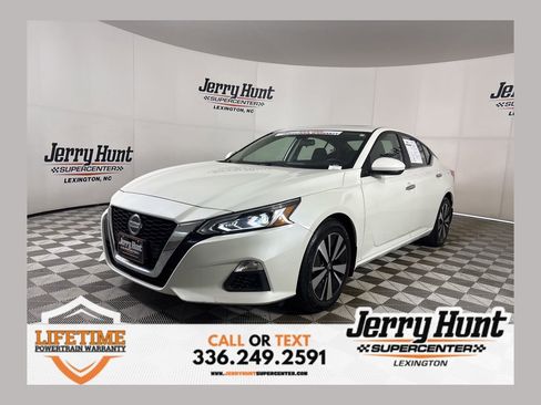 Used 2022 Nissan Altima 2.5 SV w/ SV Premium Package image 1