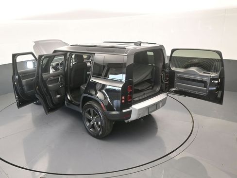 Used 2025 Land Rover Defender 110 S image 80