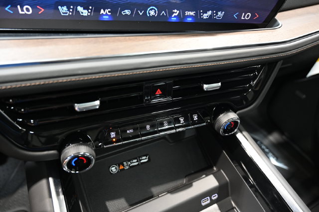 New 2026 Chevrolet Tahoe High Country AWD/4WD image 21