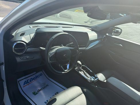Used 2024 Chevrolet Trax ACTIV w/ Sunroof Package FWD image 10
