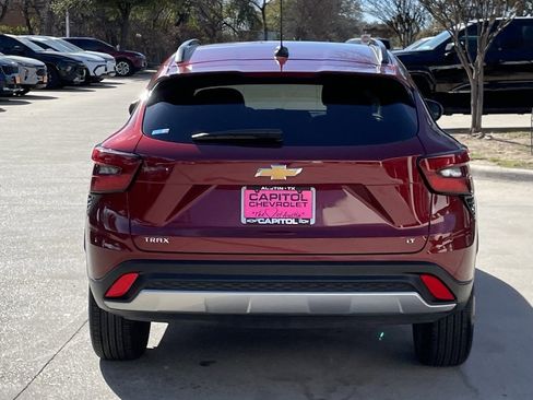 Certified 2025 Chevrolet Trax LT image 5