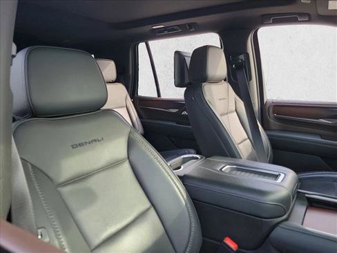 Used 2021 GMC Yukon Denali w/ Denali Premium Package image 15