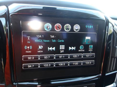 Used 2019 Chevrolet Traverse LT image 16