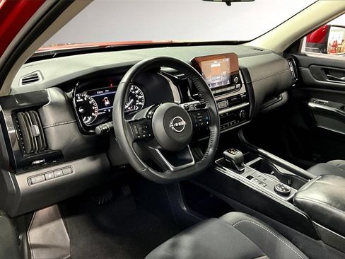 Used 2023 Nissan Pathfinder SV w/ SV Premium Package image 16