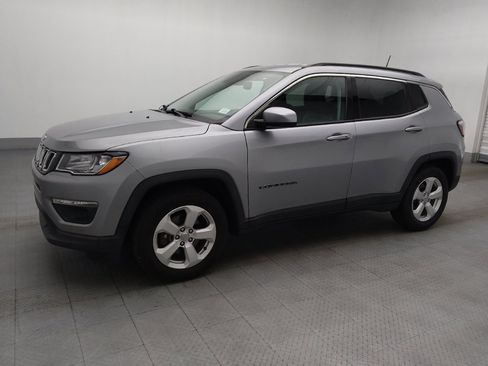 Used 2018 Jeep Compass Latitude w/ Popular Equipment Group FWD image 2