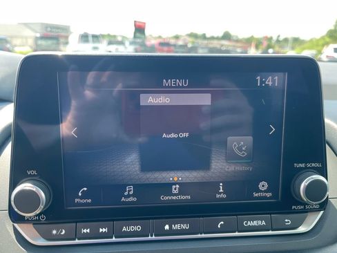 Used 2024 Nissan Rogue S AWD/4WD image 21
