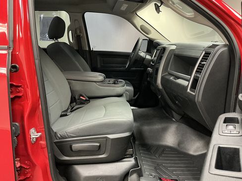 Used 2018 RAM 1500 Express AWD/4WD image 30