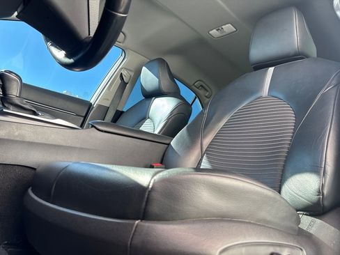 Used 2020 Toyota Camry SE image 10