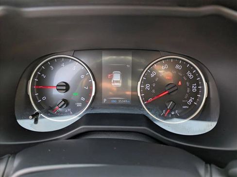 Used 2021 Toyota RAV4 LE image 10